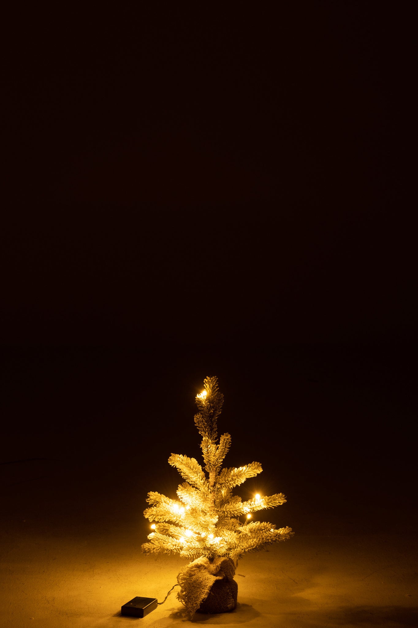 Kerstboom Sneeuw+Led+Batterij In Pot Jute Plastic Groen S - J-LINE