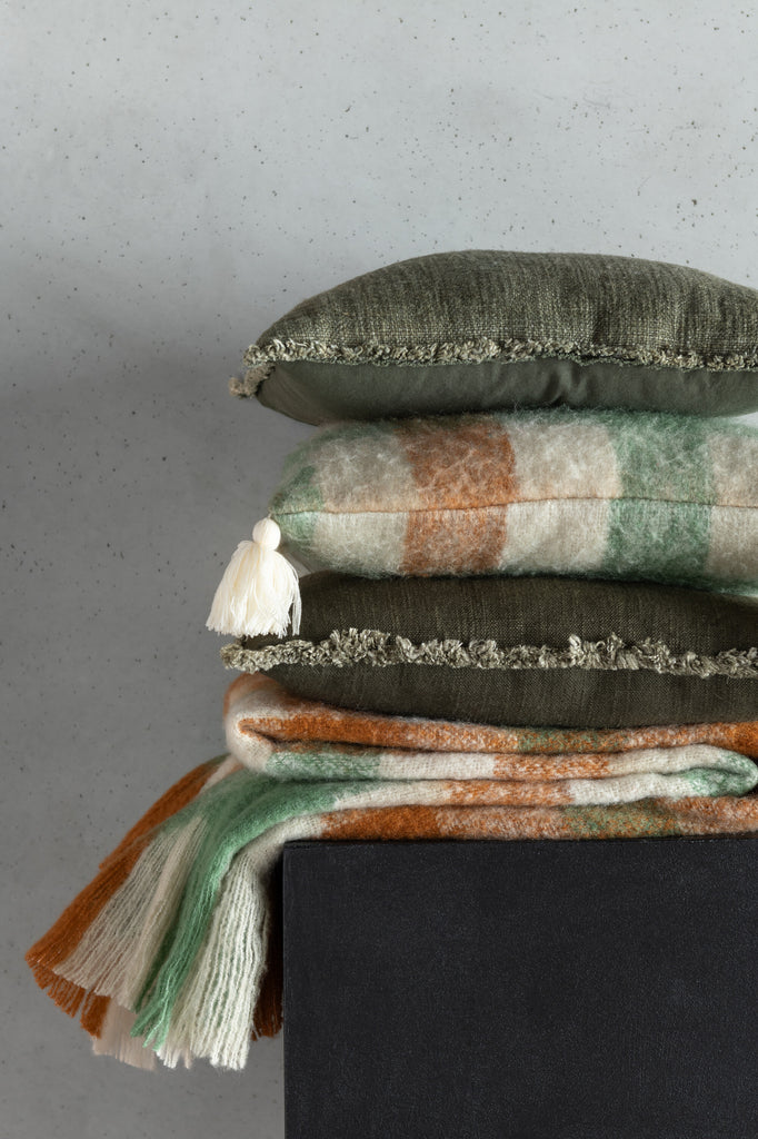 Kussen rafelig polyester/katoen donkergroen - J-LINE