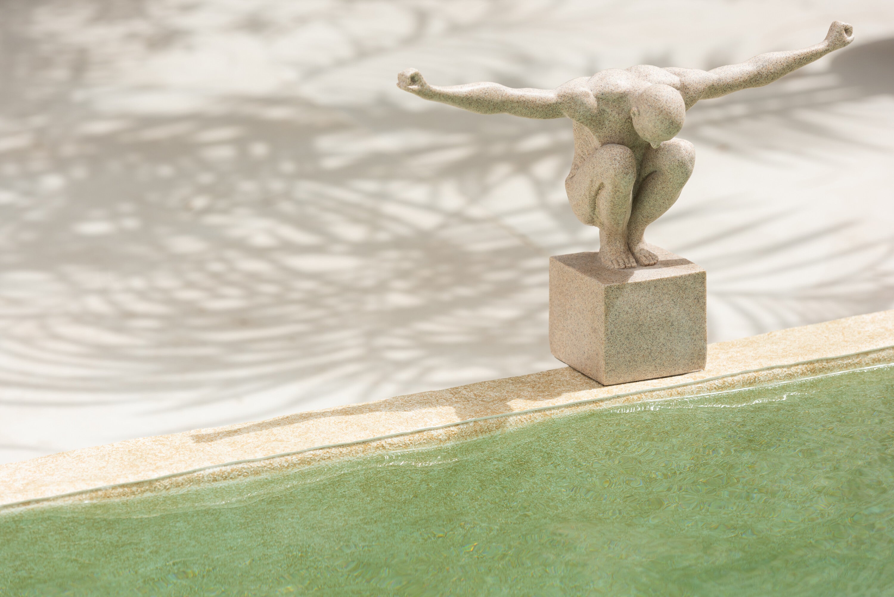 Sportsman sur socle en marbre polysable S - J-LINE