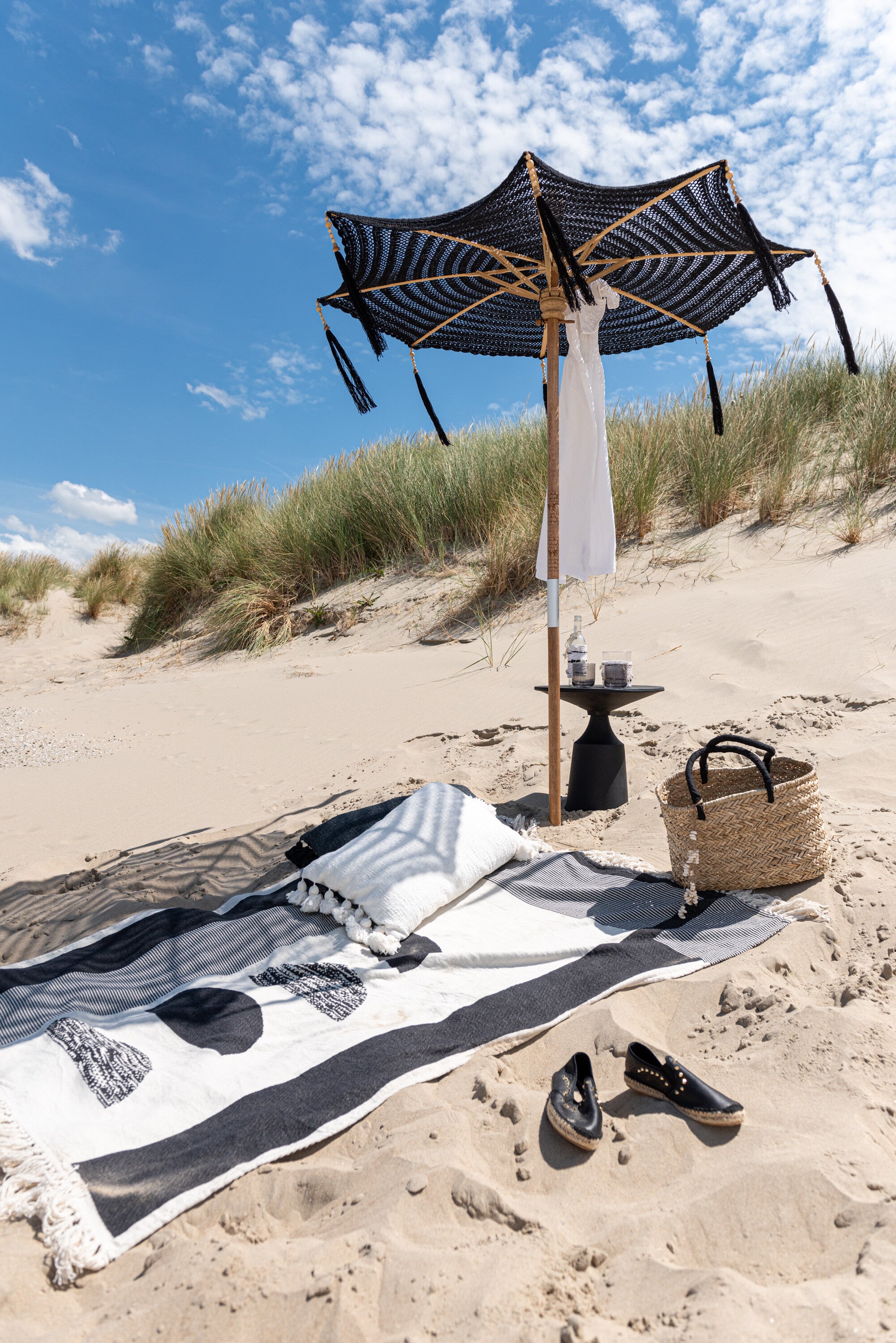 Parasol met kwastjes zwart L - J-LINE