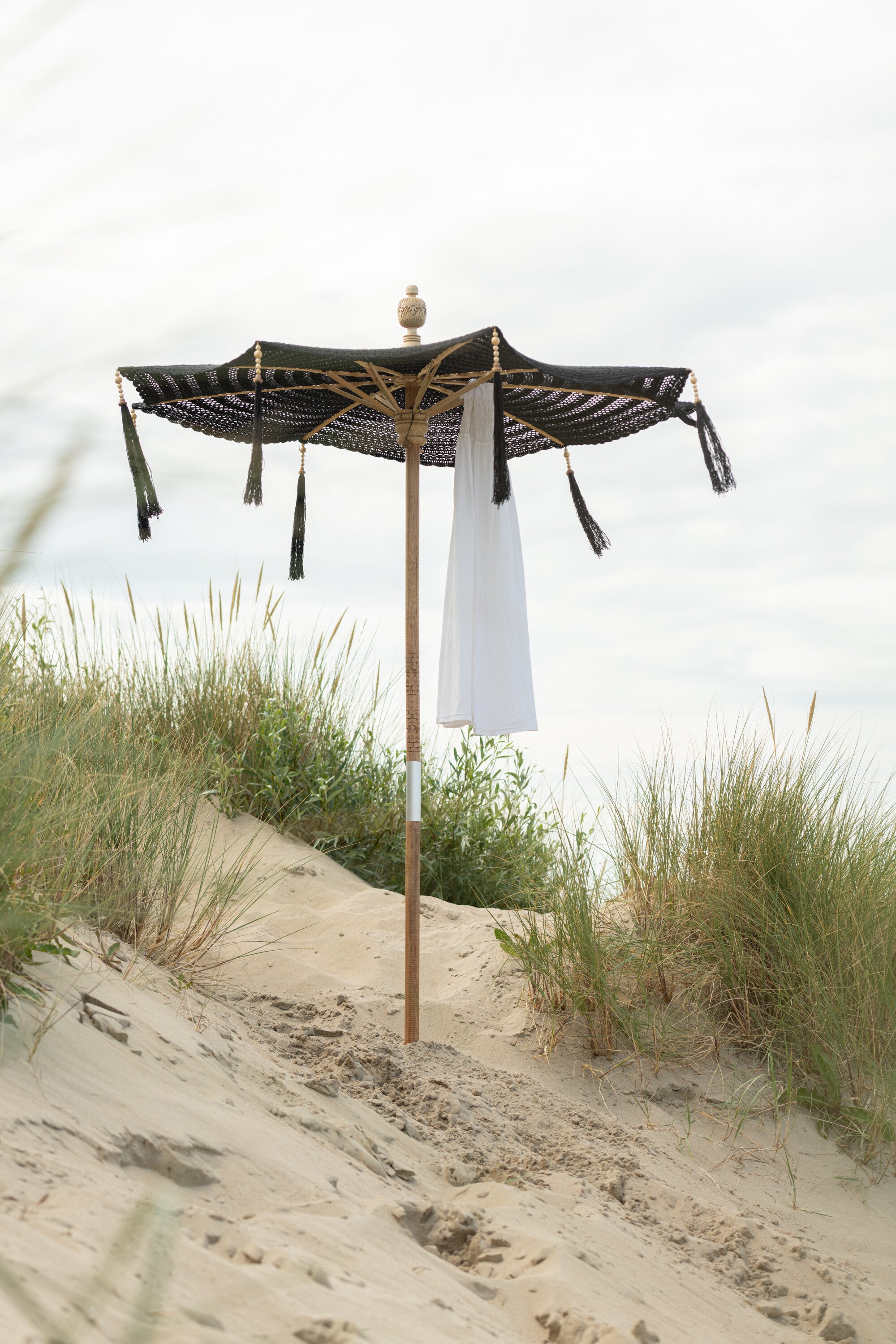 Parasol met kwastjes zwart L - J-LINE