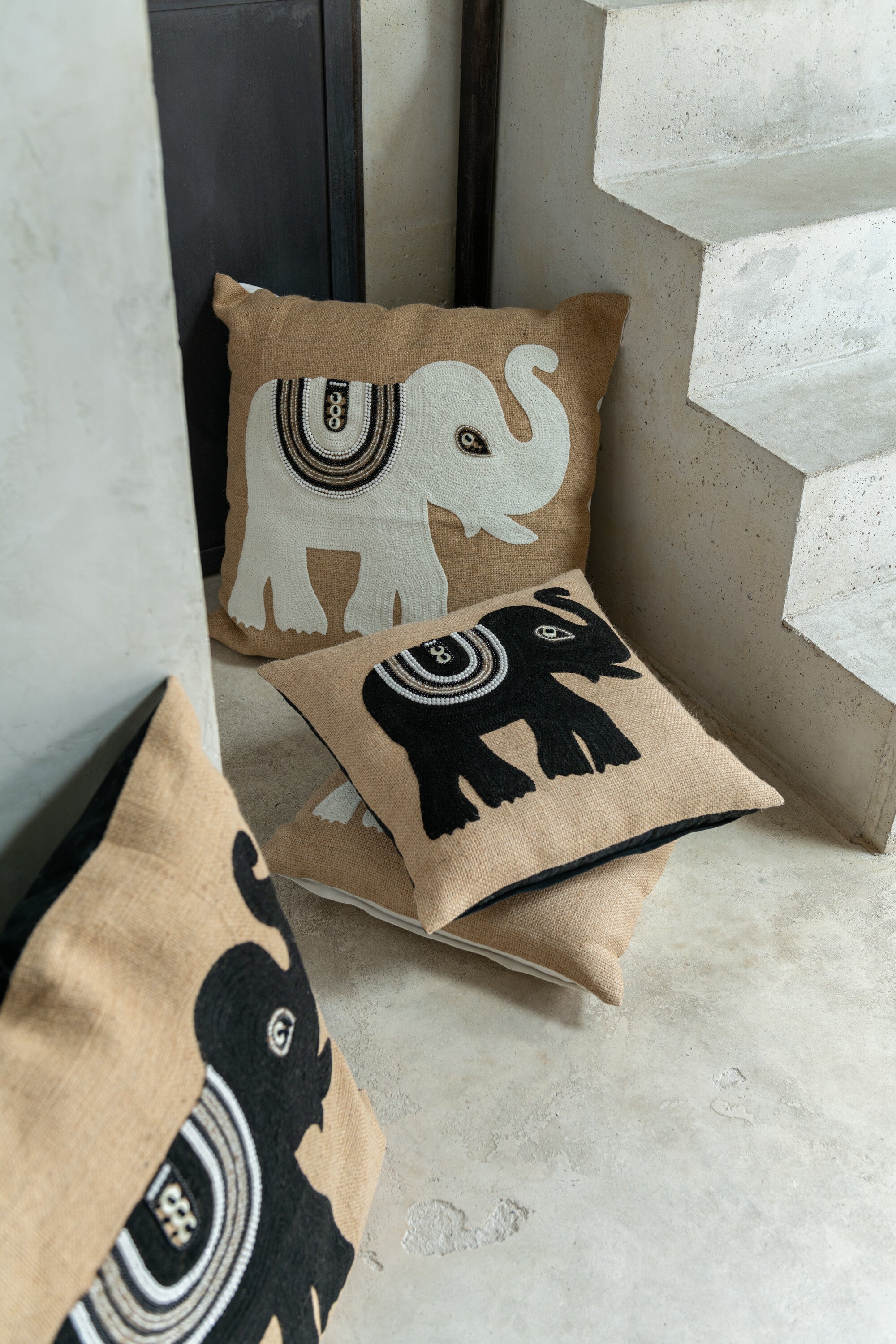 Kussen Olifant Textiel Naturel/Zwart L - J-LINE