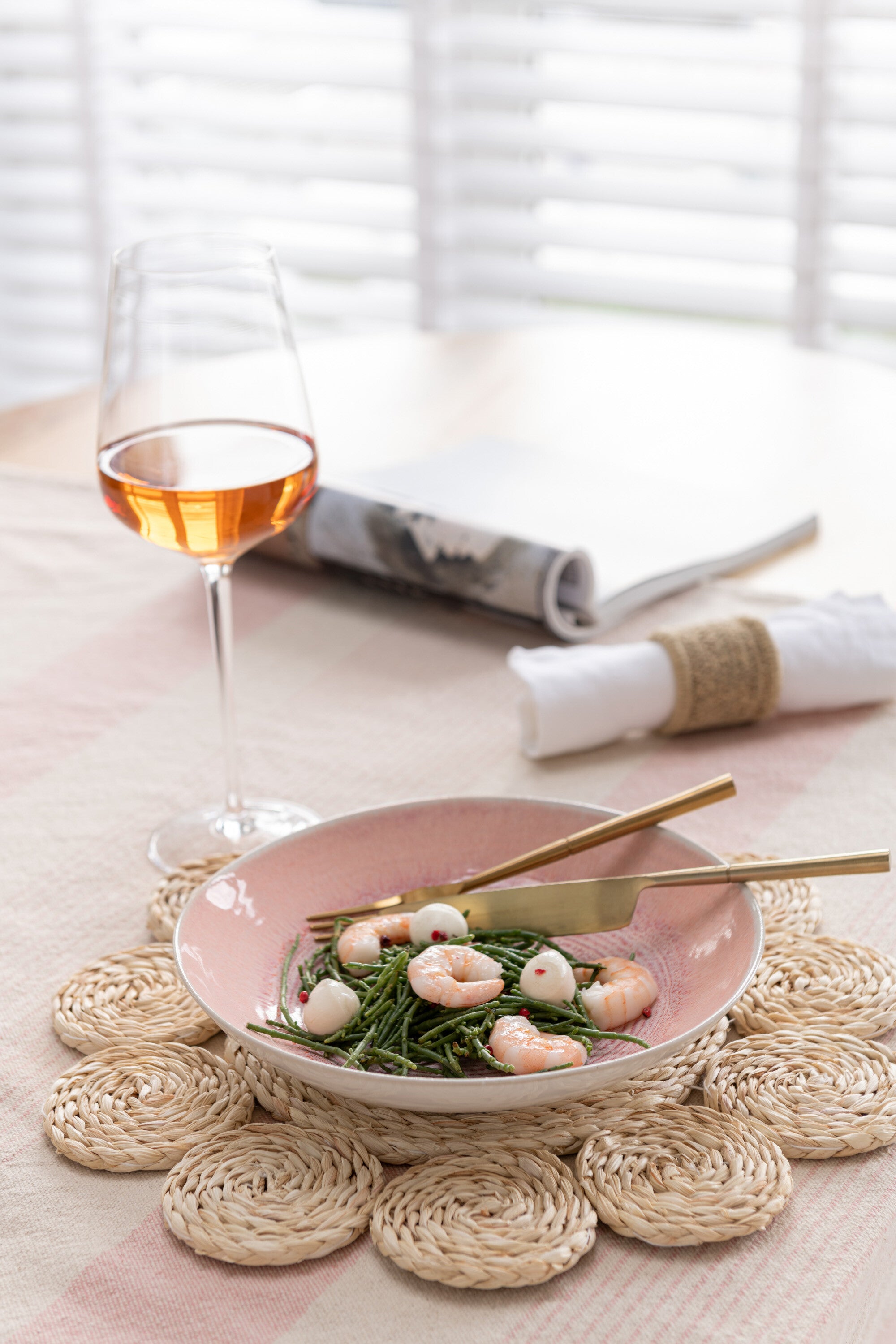 Assiette à saumon en porcelaine Deep Lara - J-LINE