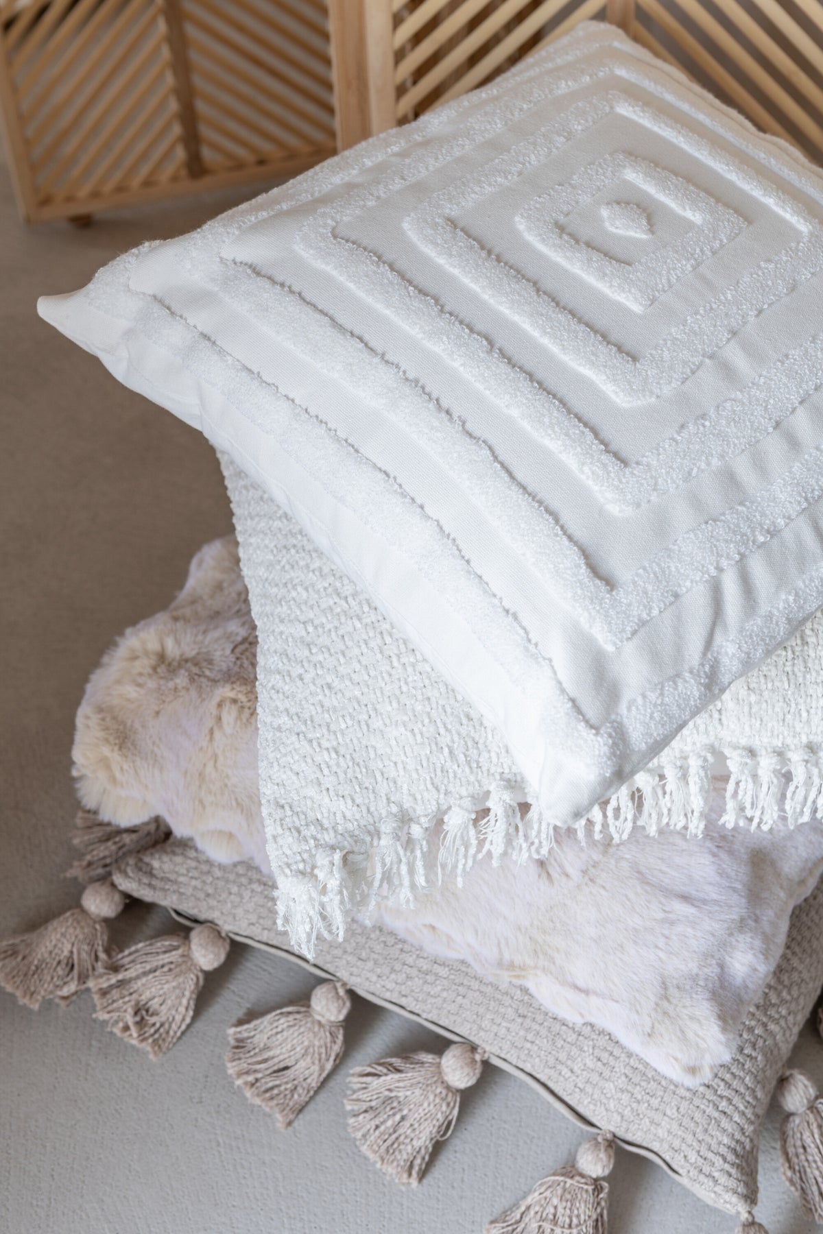Coussin Vague Polyester Ivoire - J-LINE