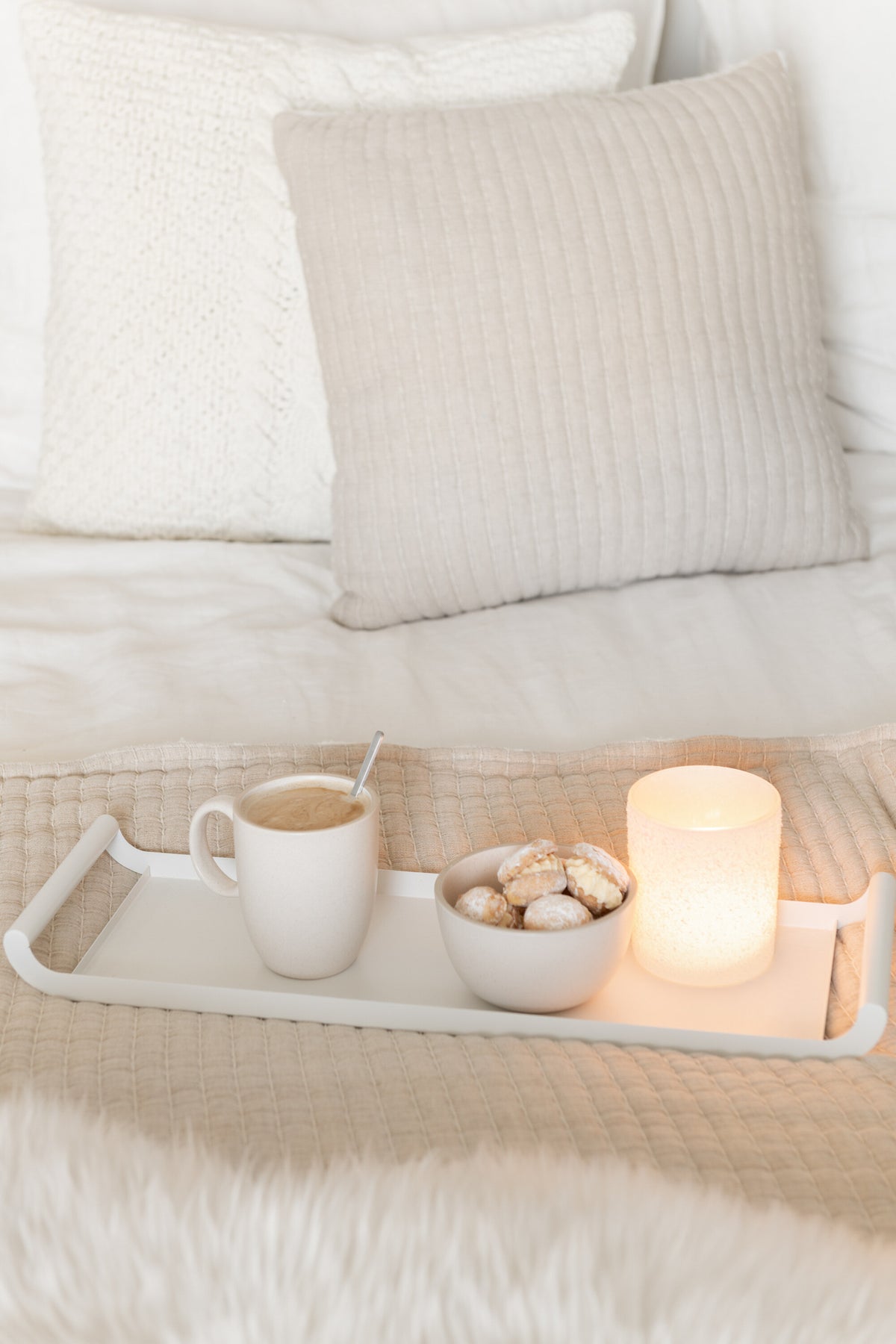 Coussin Teddy lignes piquées beige - J-LINE