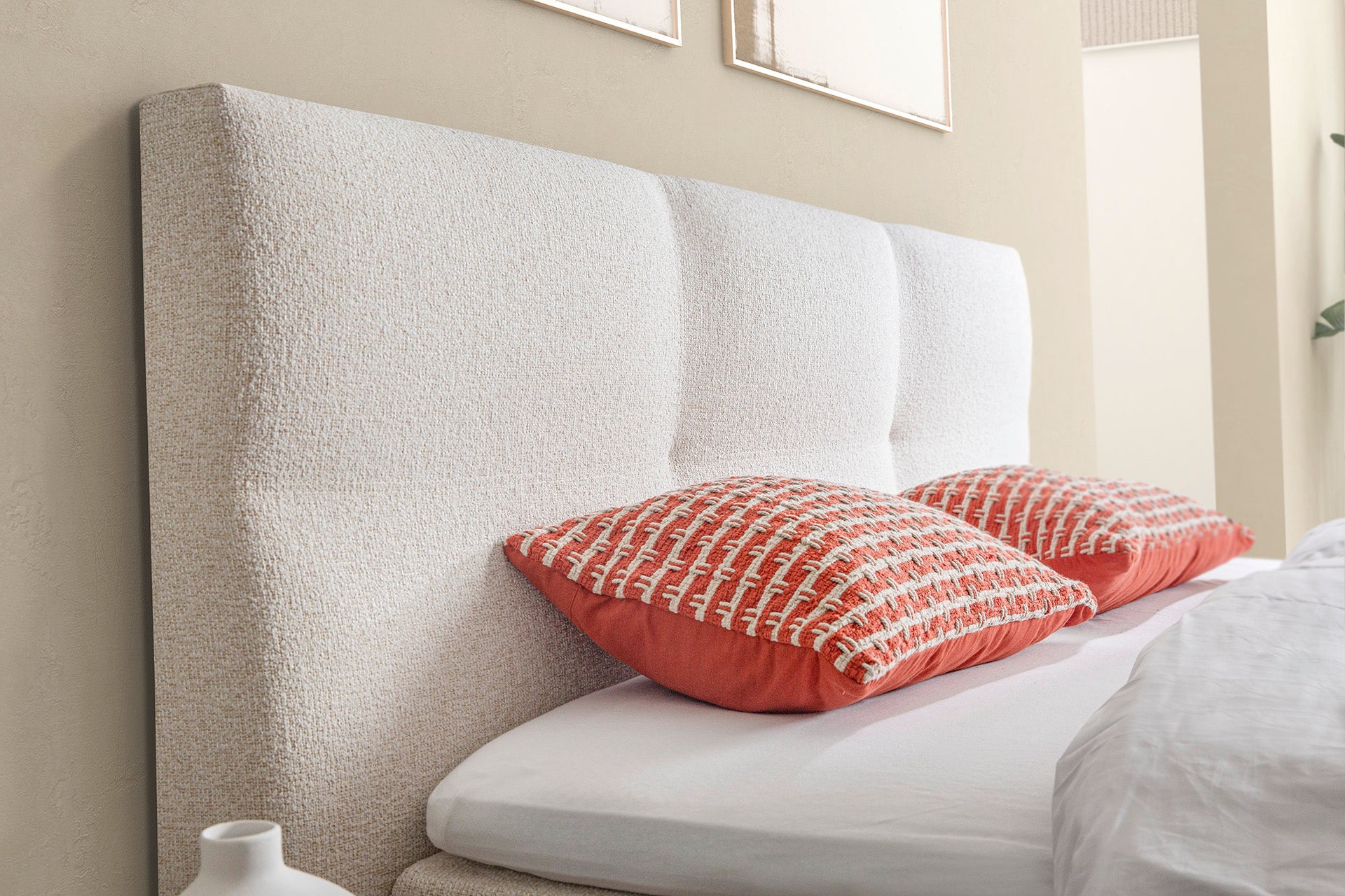 Bed Jorn met gestoffeerde matras en topper VLS