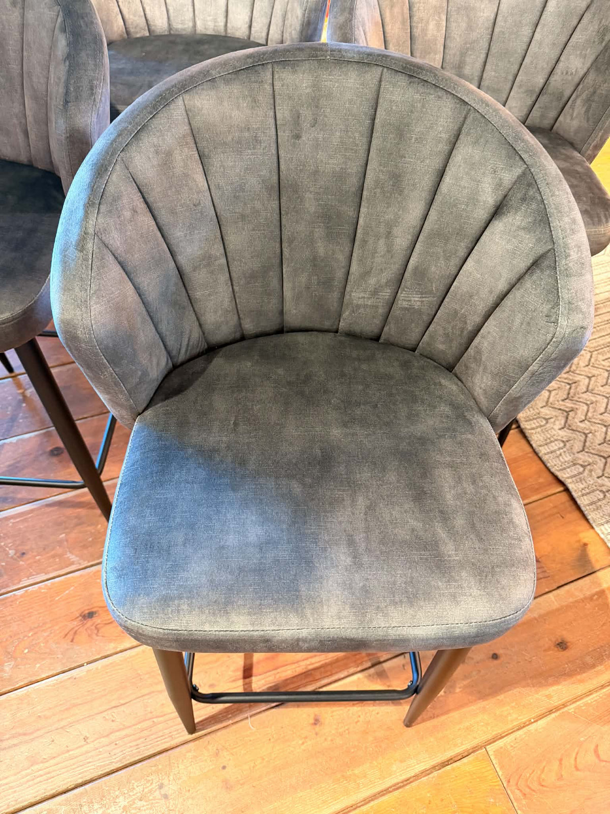 Counterstoel Loulou hunter - toonzaalmodel aan -50 % - DEZ - DE PRIJS = set van 4