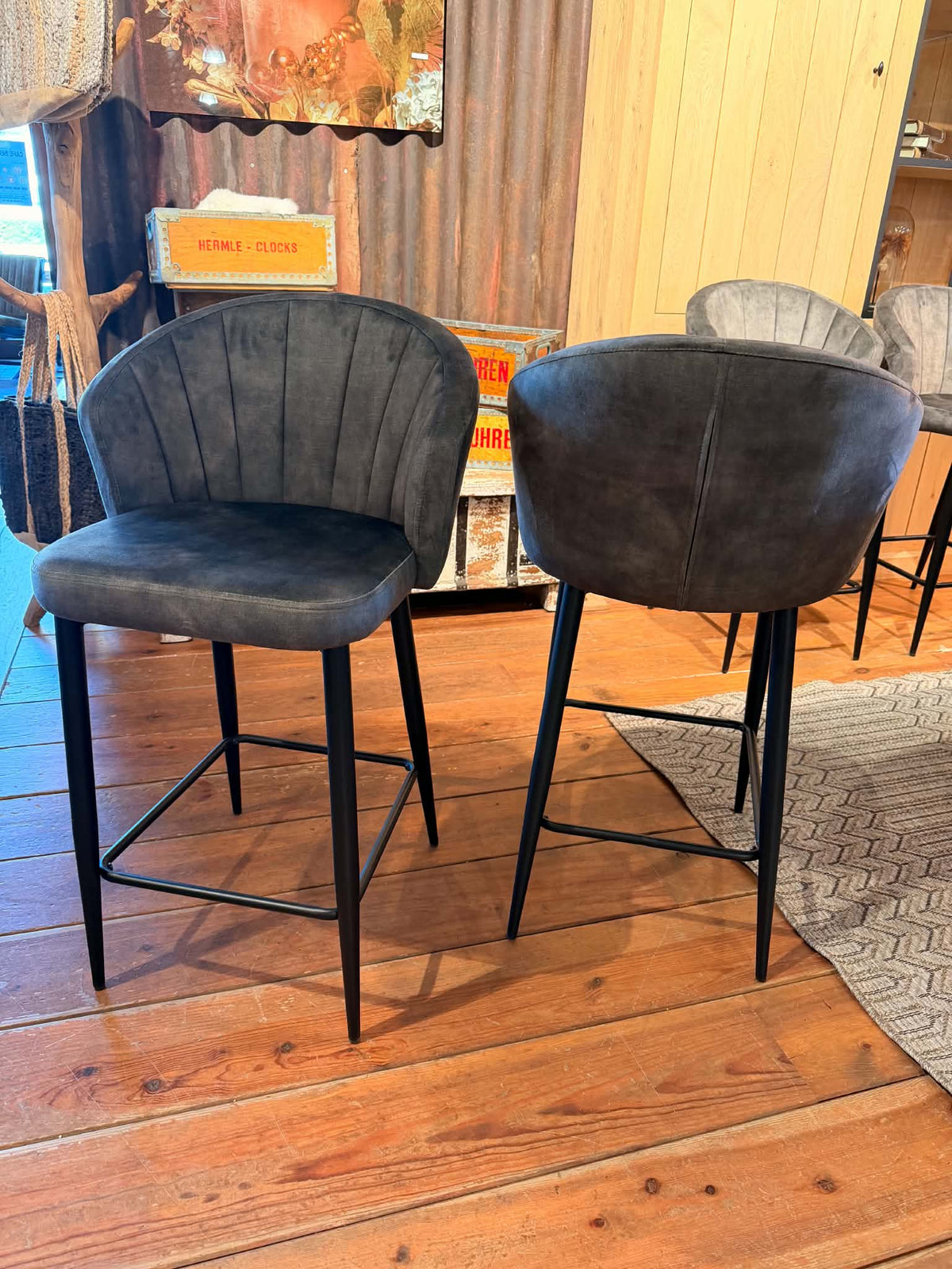Counterstoel Loulou hunter - toonzaalmodel aan -50 % - DEZ - DE PRIJS = set van 4