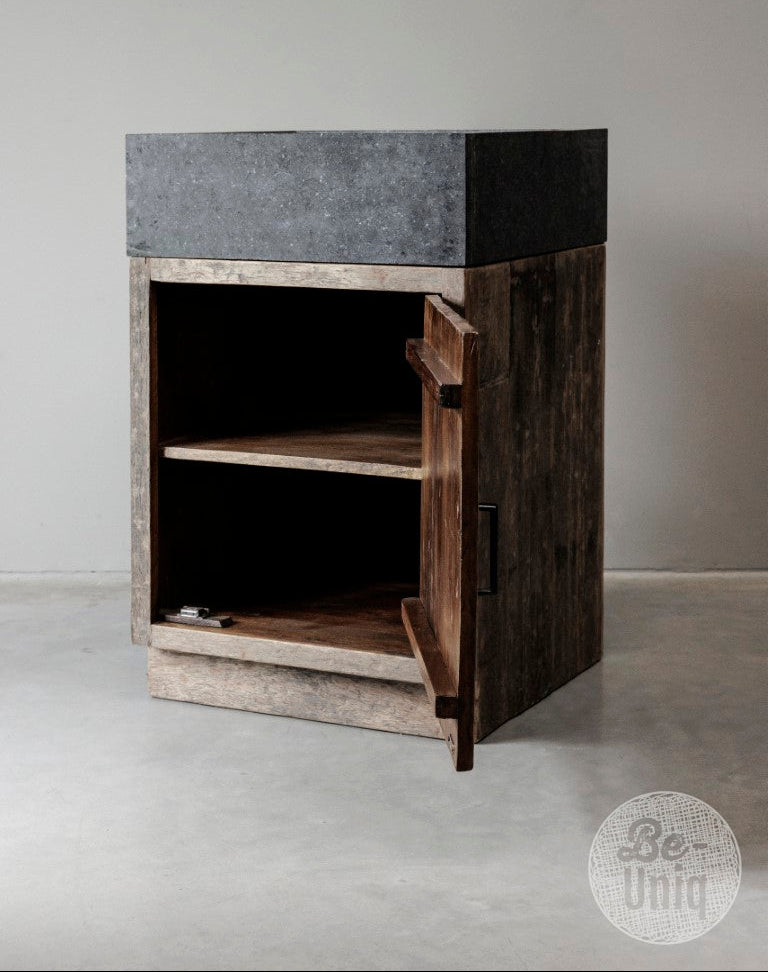 Cuisine de style campagnard - élément n° 04 - armoire 1 porte pour réfrigérateur - plateau inclus
