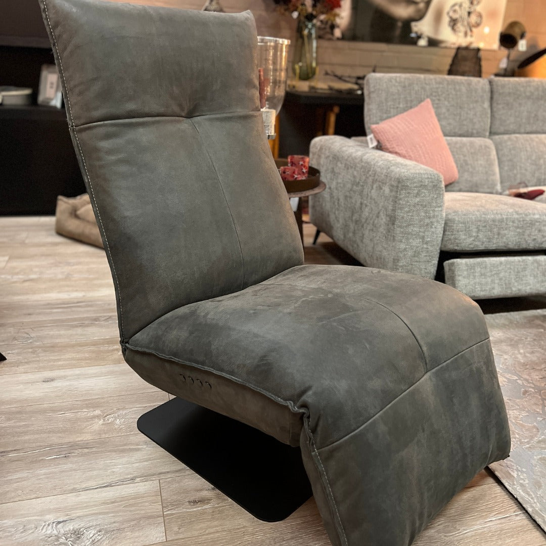 Relax Tommy antraciet op metaalvoet zwart vierkant TOONZAALMODEL IN OUTLET