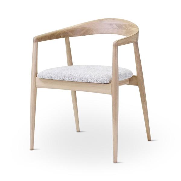 Armstoel Pura inclusief bisque kussen - naturel of walnoot VDC