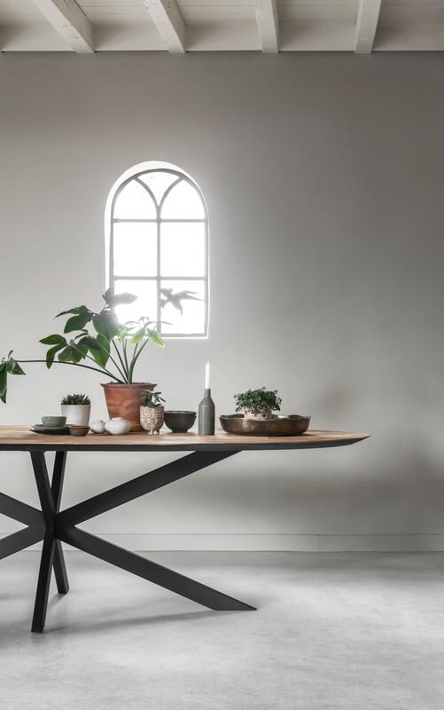 Table à manger de forme ovale