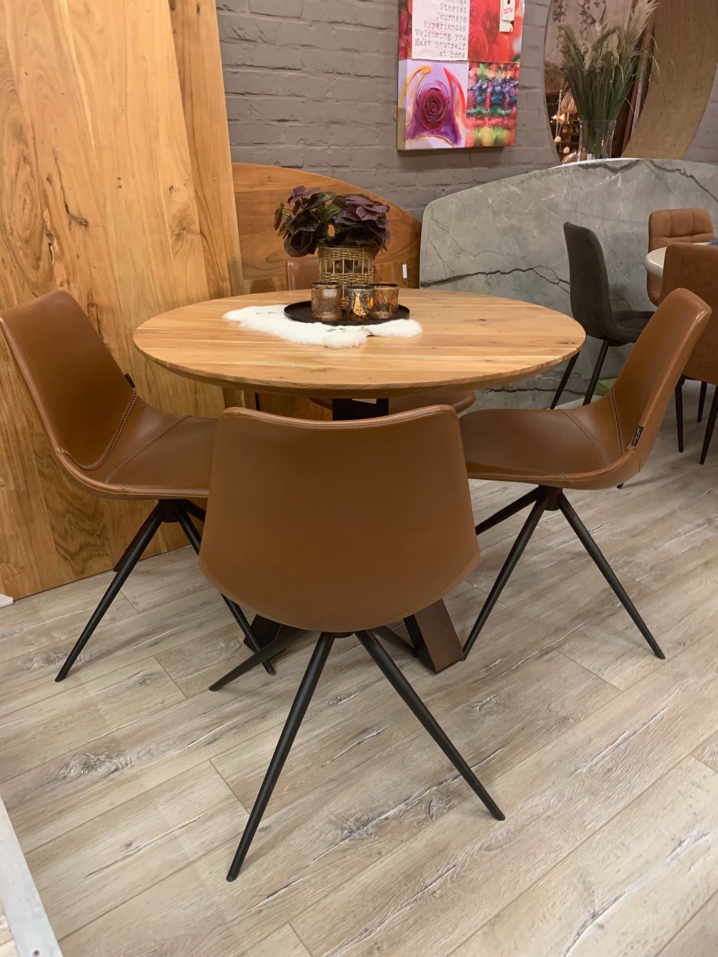 Eetkamerset Omar - prijs = ronde tafel + 4 stoelen - UITZONDERLIJKE PRIJS WEGENS OPRUIMING!