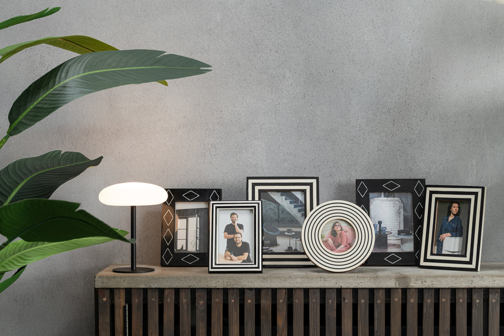 Cadre photo Flat Lines Résine Noir/Blanc L - J-LINE