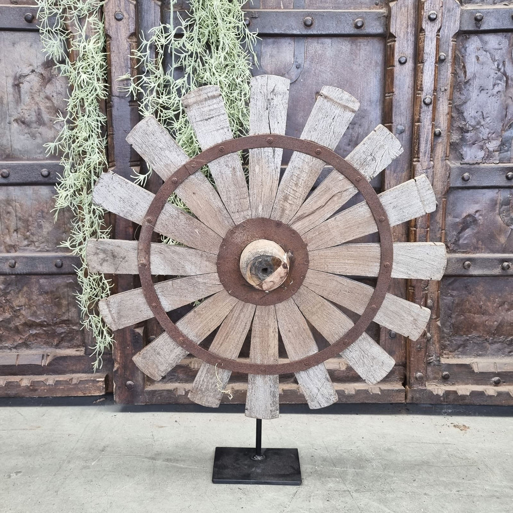 Houten Charkha Stand BNO