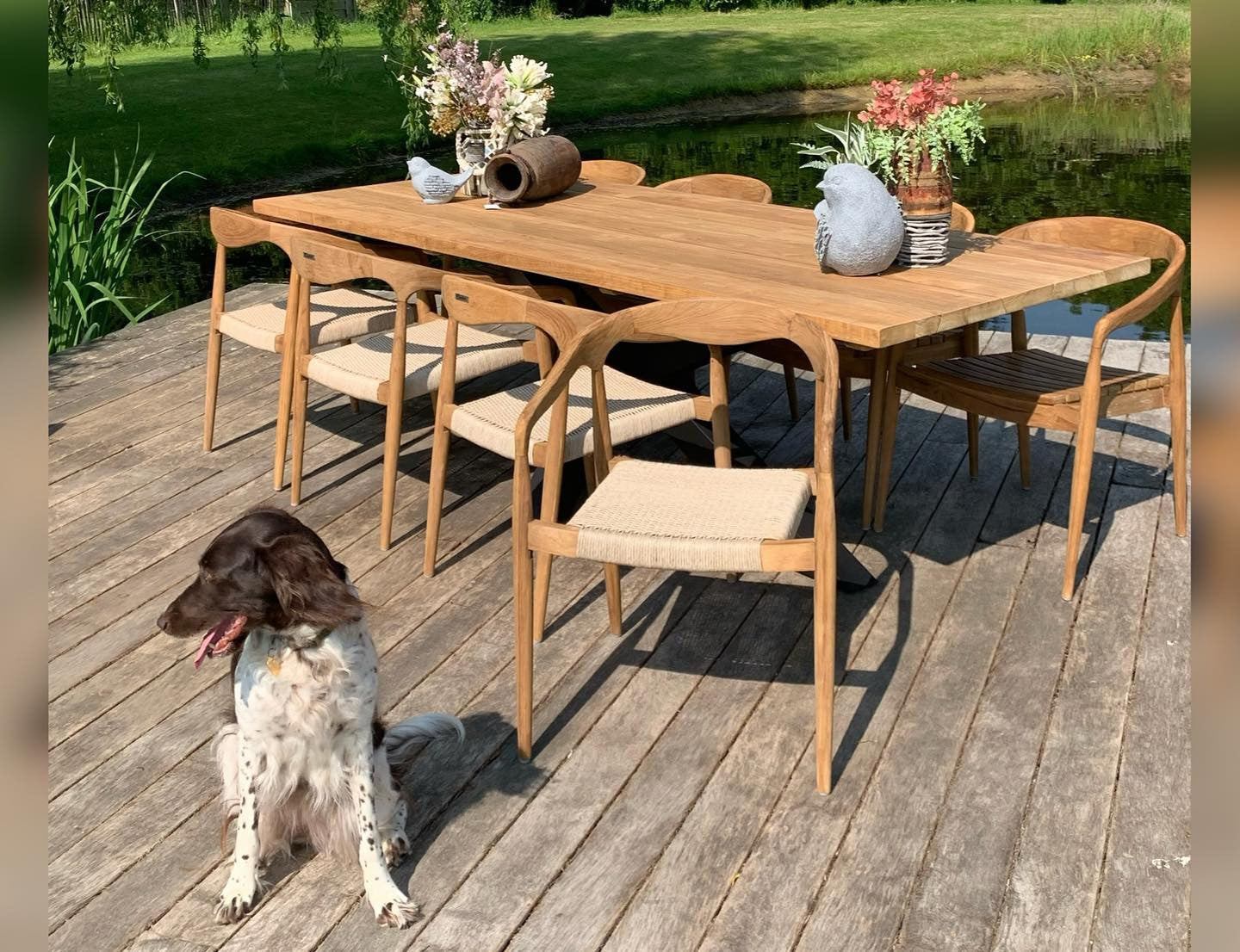eetset massief teakhout tafel op spinpoot met armstoelen stapelbaar