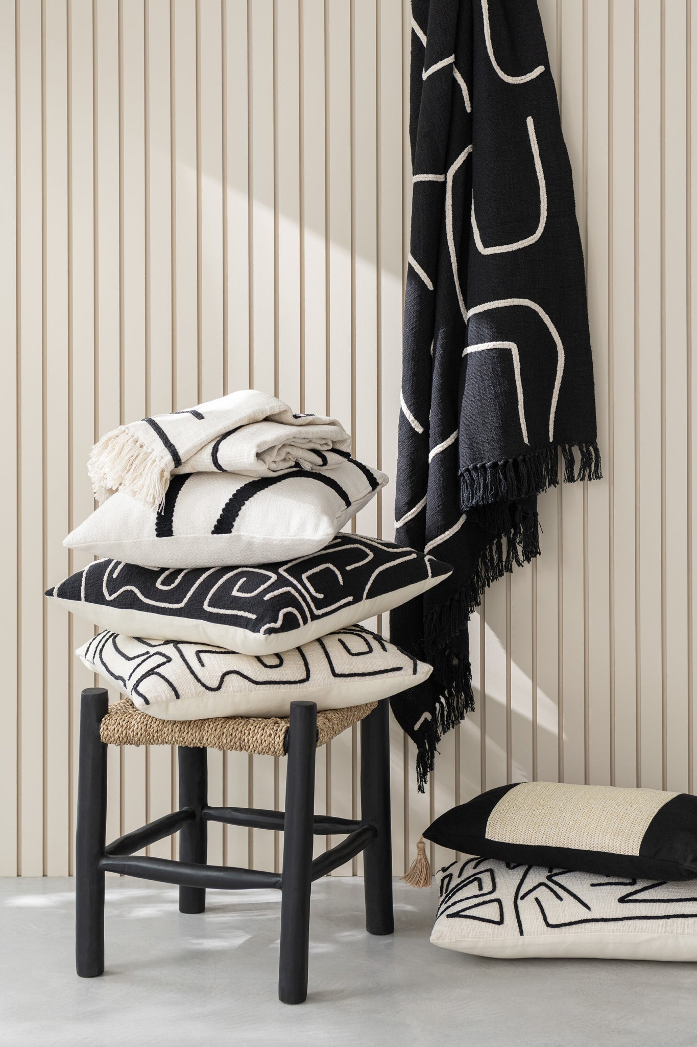 Kussen Geweven Polyester Zwart - J-LINE