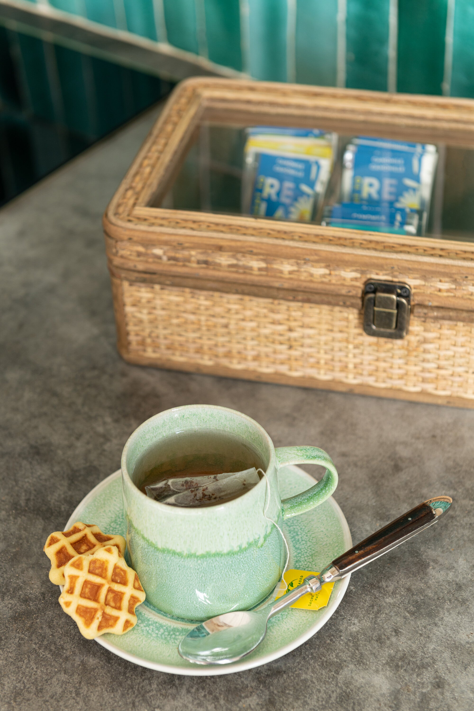 Tasse + Soucoupe Lara Porcelaine Verte - J-LINE