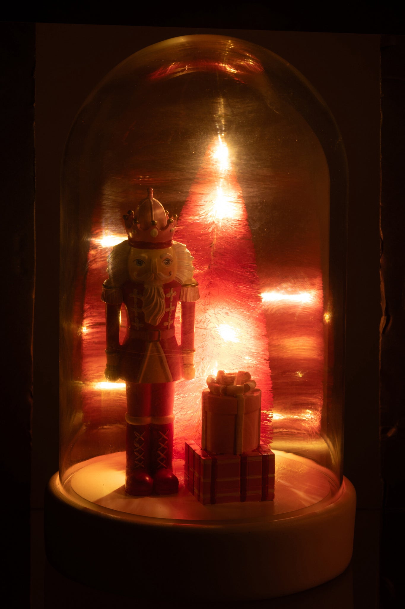 Decoratieve stolp met LED-notenkraker + boom + cadeaus limoenpoeder wit/roze - J-Line