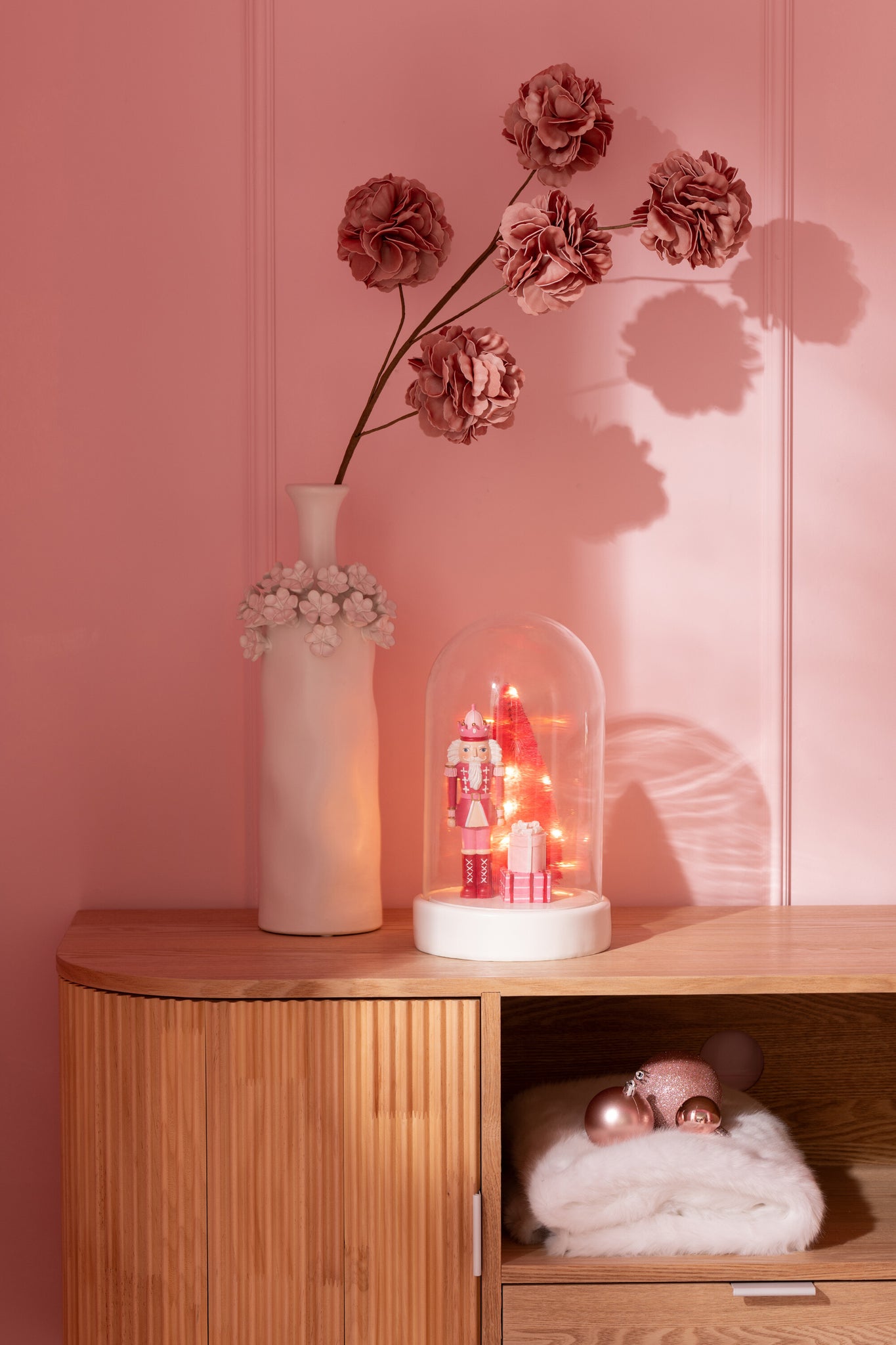 Decoratieve stolp met LED-notenkraker + boom + cadeaus limoenpoeder wit/roze - J-Line