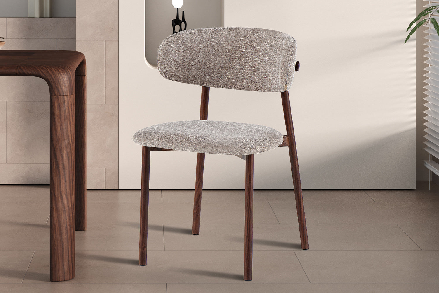 NIEUW - Stoel 'Coco' Walnoot - Stof Fabb Raven 30 Zand - RS