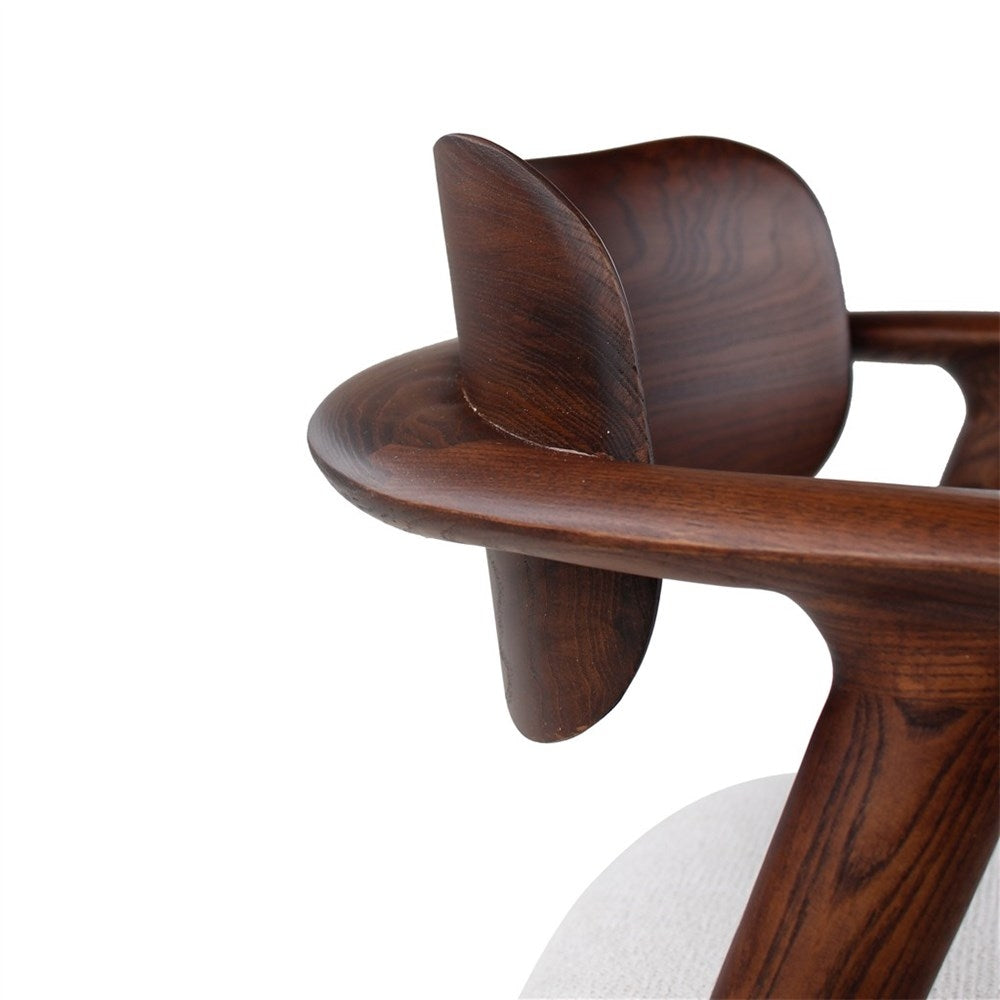 Armstoel James beige, houten poten es walnoot - VDC