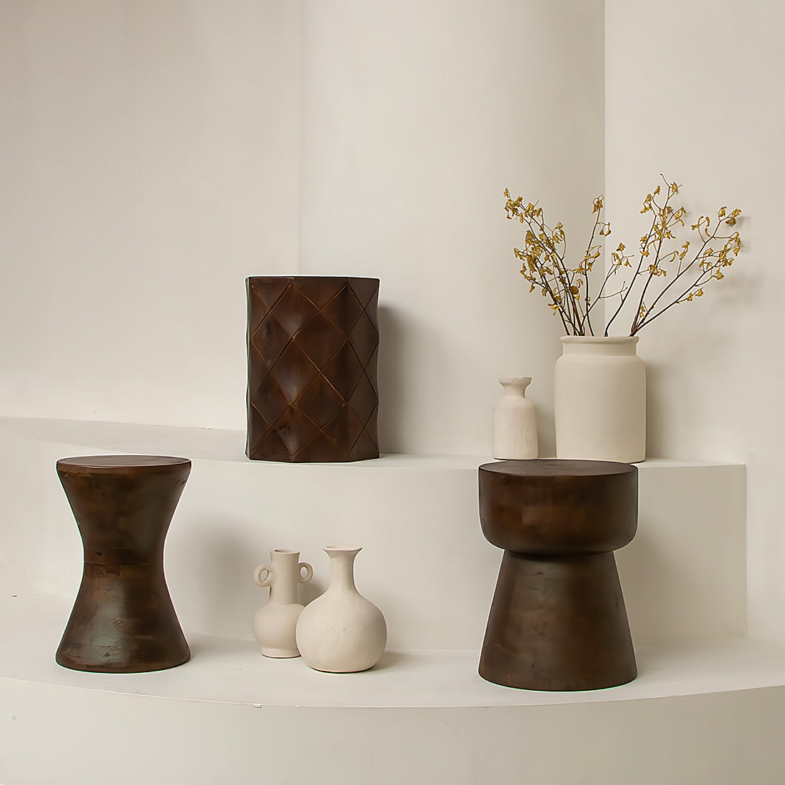 Krijtkleurige decoratieve vaas Mandore M - RAW