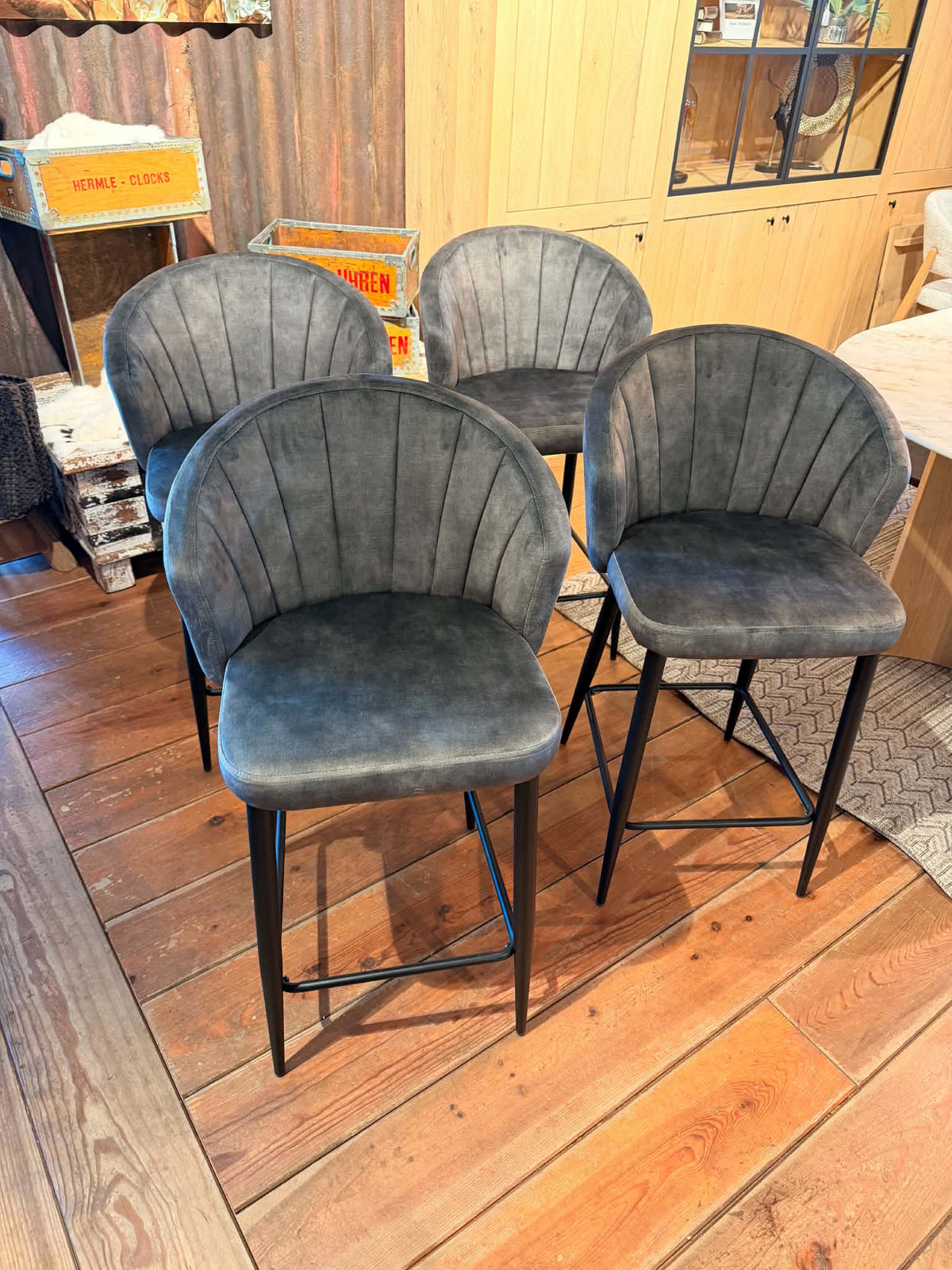Counterstoel Loulou hunter - toonzaalmodel aan -50 % - DEZ - DE PRIJS = set van 4