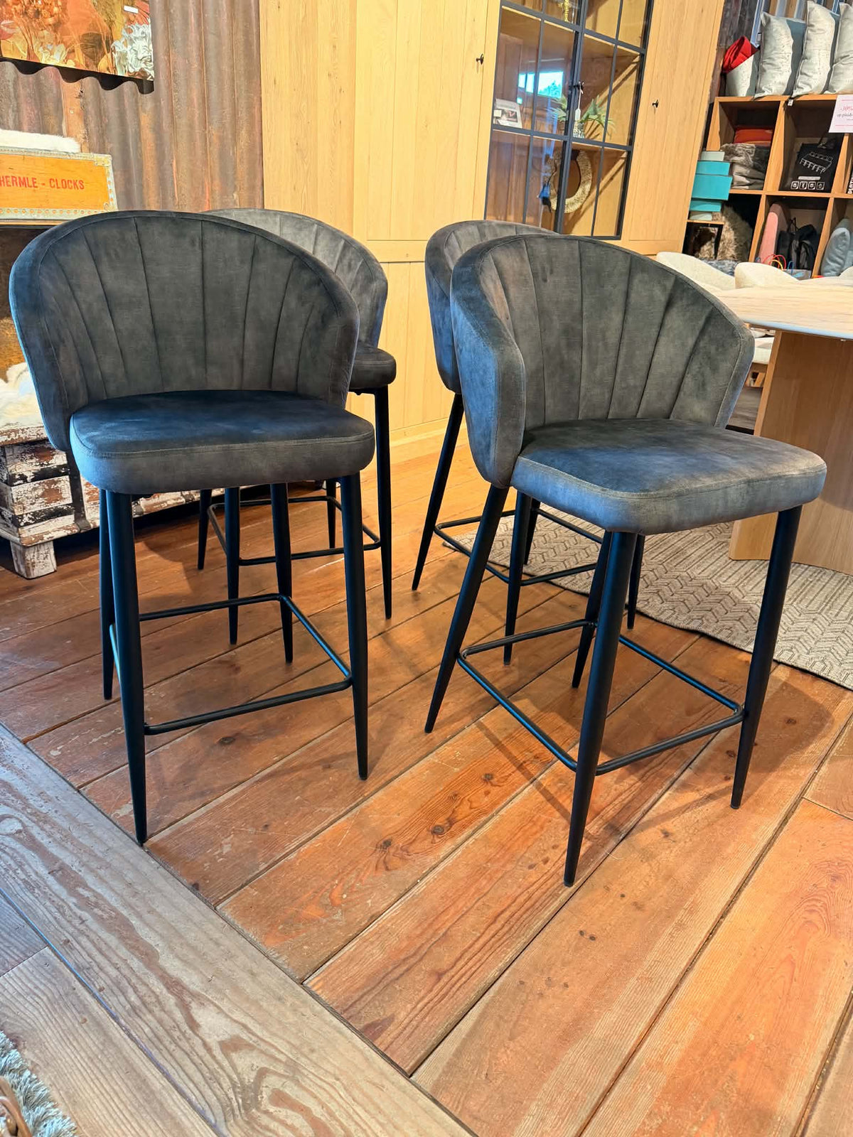 Counterstoel Loulou hunter - toonzaalmodel aan -50 % - DEZ - DE PRIJS = set van 4