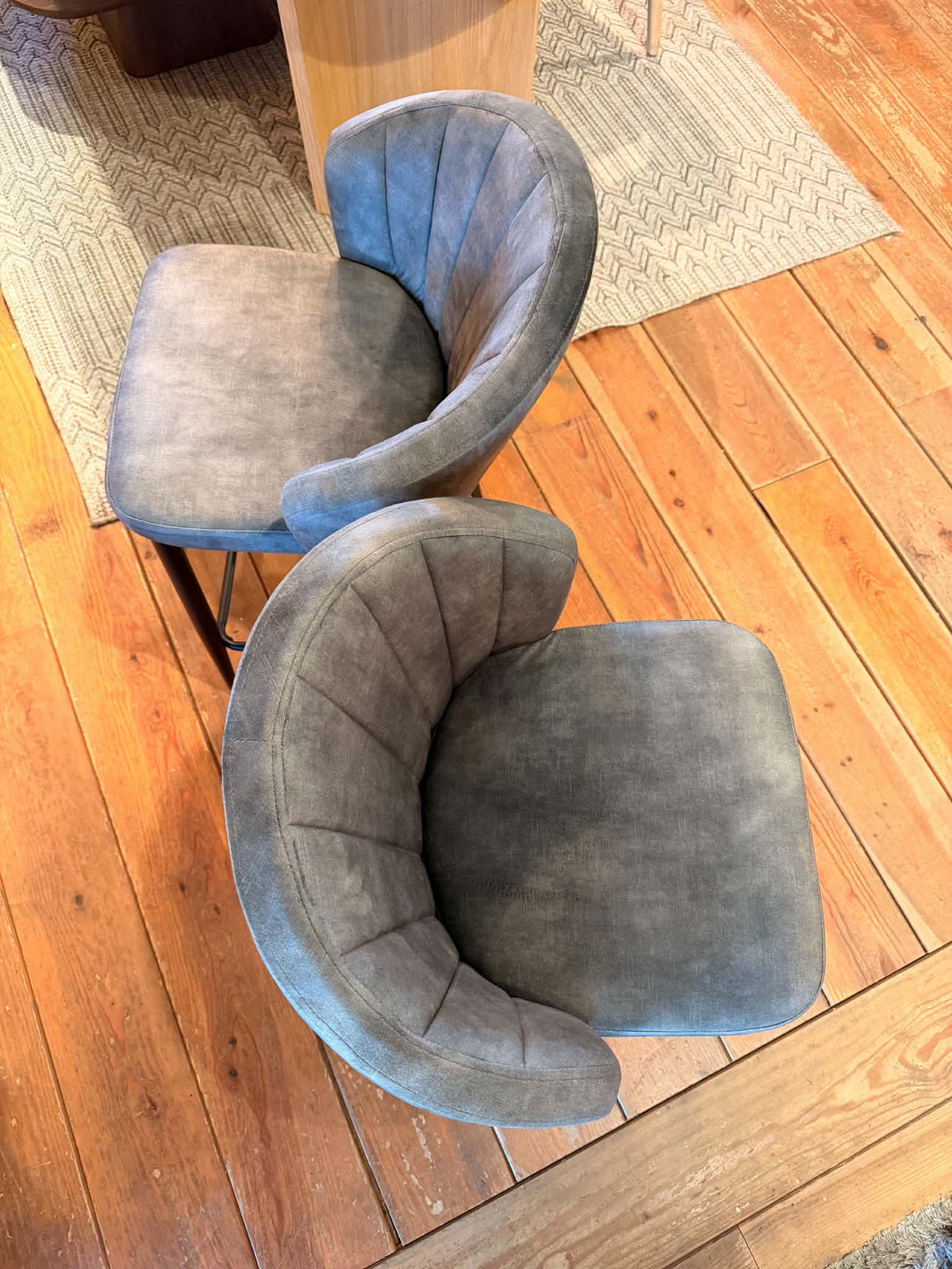 Counterstoel Loulou hunter - toonzaalmodel aan -50 % - DEZ - DE PRIJS = set van 4