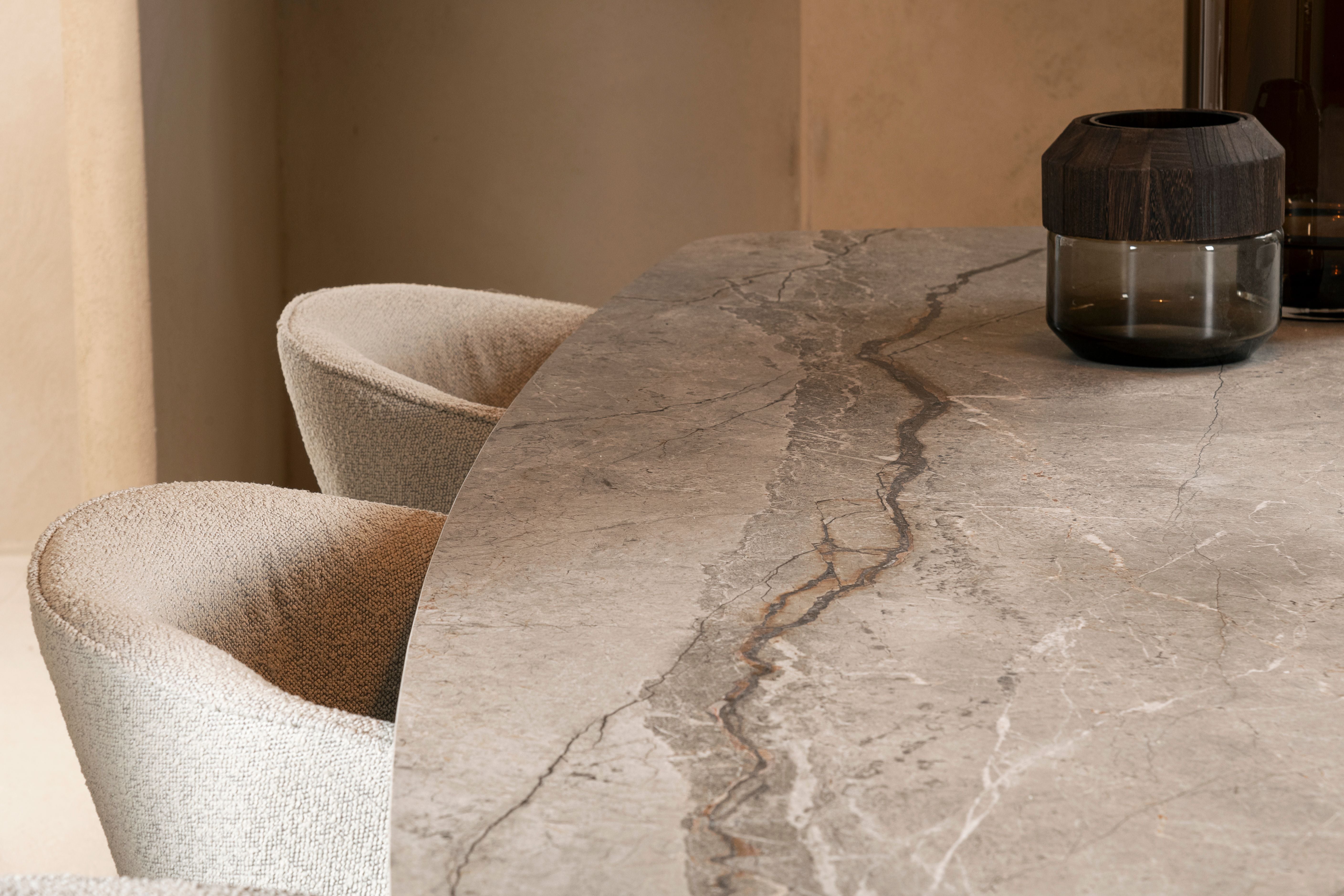 Eettafel keramisch Silver Root, teakhouten poot - PRN