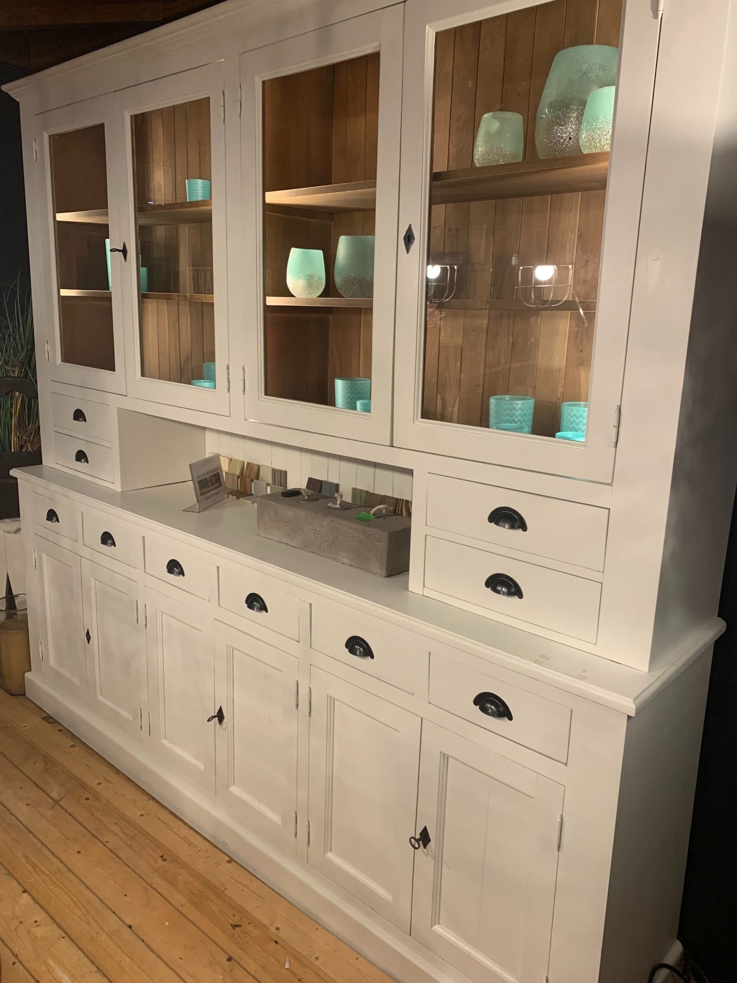 Vitrine en chêne avec éclairage LED - MODÈLE D’EXPOSITION - OFFRE UNIQUE ! - 50 %