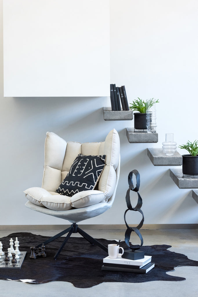 Figuur ringen op voet aluminium zwart groot - J-LINE