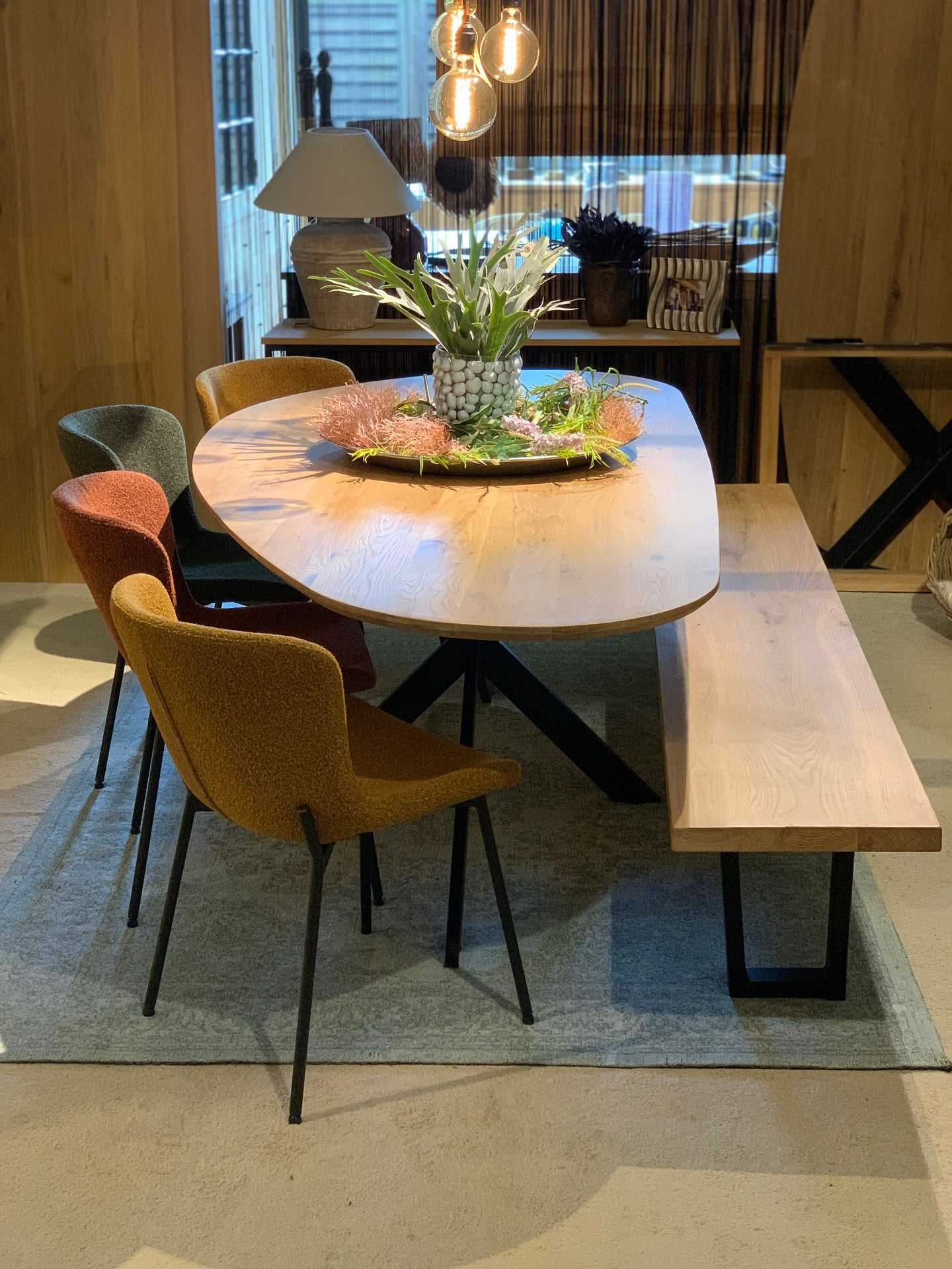 Eiken tafel op metalen spinpoot aan stuntprijs! - EINDEJAARSPROMO