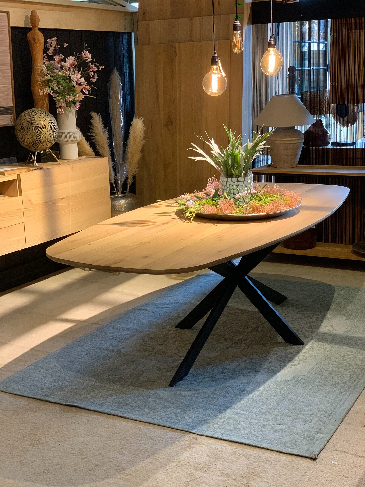 Eiken tafel op metalen spinpoot aan stuntprijs! - EINDEJAARSPROMO