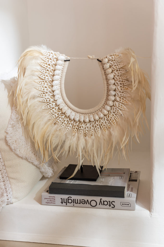 Ketting op standaard Dora Schelpen/Veren Wit S - J-LINE