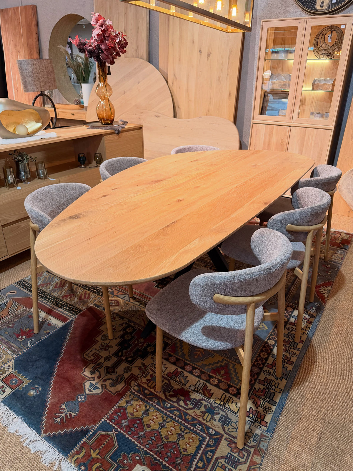 AKTIE: Eiken tafel Cloud op metalen spinpoot met 6 stoelen Coco - NU AAN STUNTPRIJS - GELEVERD EN GEPLAATST!