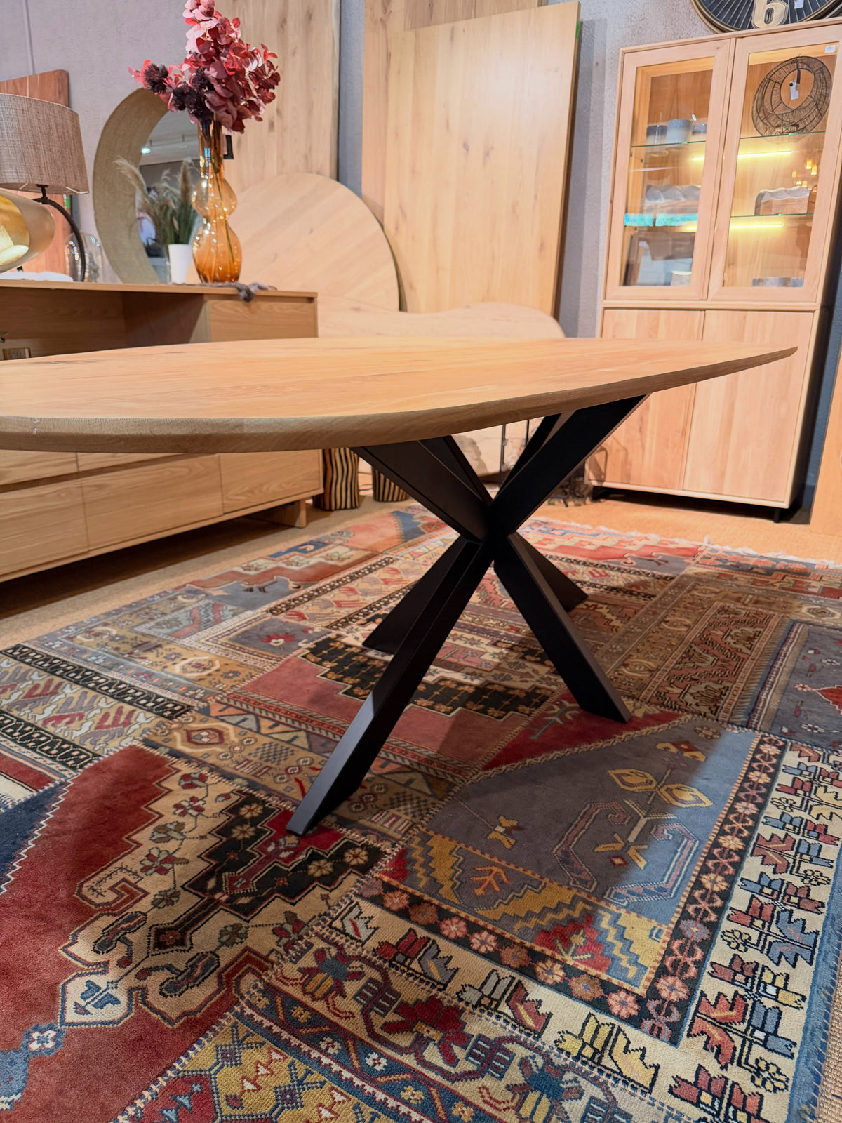 Table en chêne sur pied araignée en métal à prix cassé ! - PROMO DE FIN D’ANNÉE