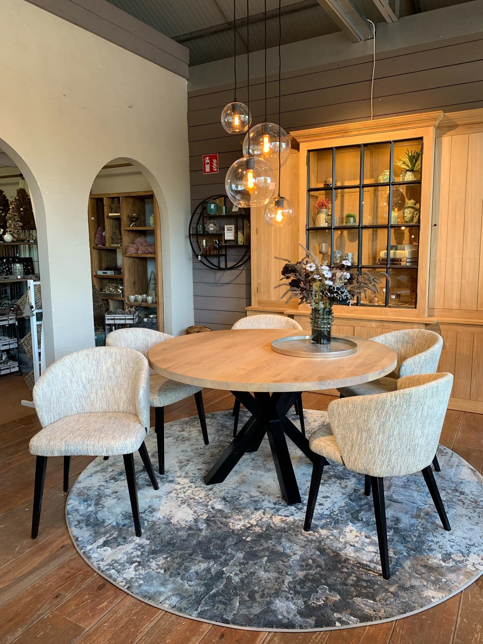 Eettafel rond eik 140 - unieke promotie!