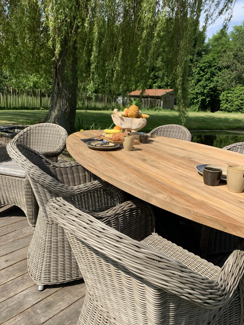 Tuinset tafel ovaal massieve oude teak met armstoel wicker