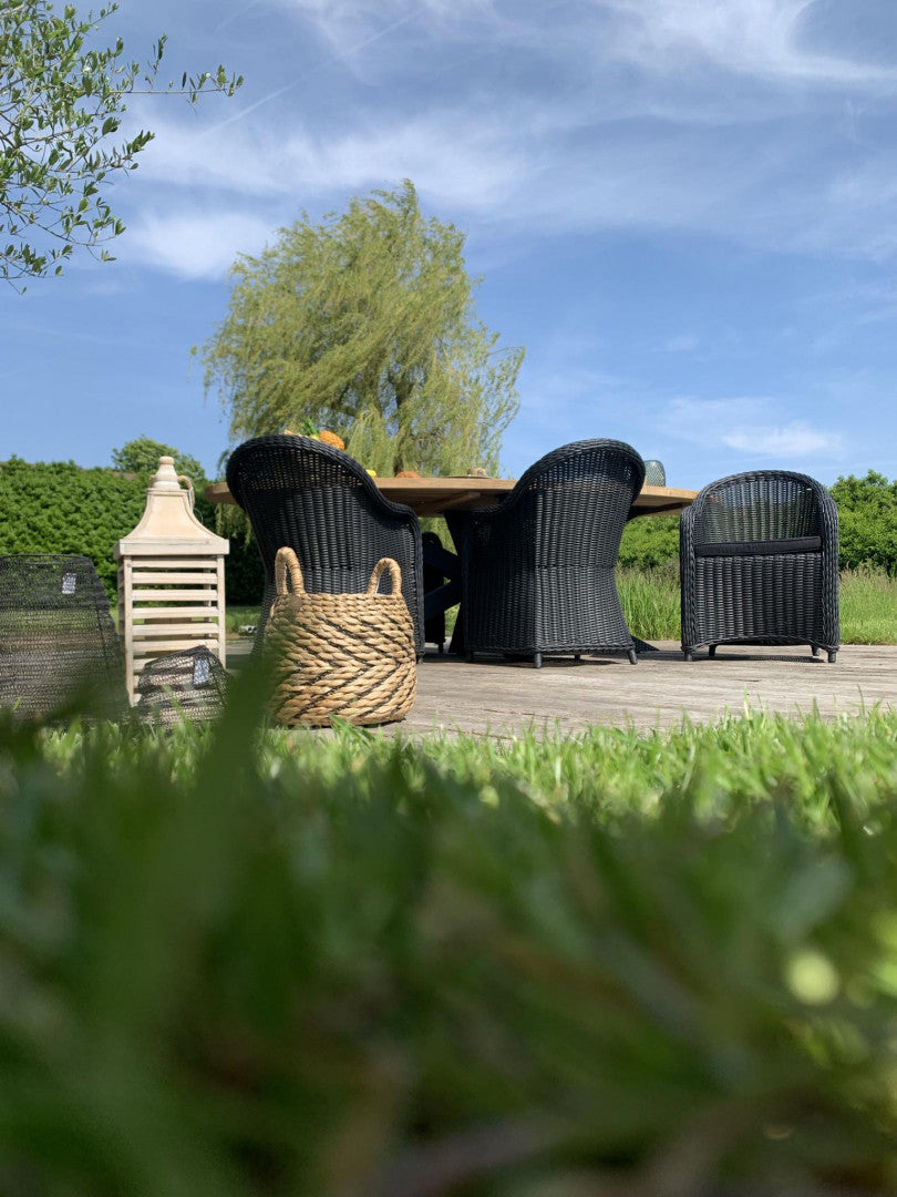 tafel massief teakhout 260x120 met 6 armstoelen wicker