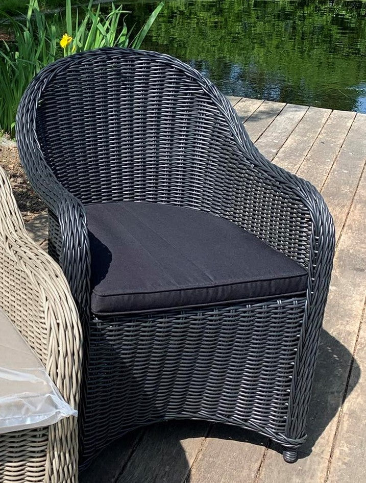Tuinset tafel ovaal massieve oude teak met armstoel wicker