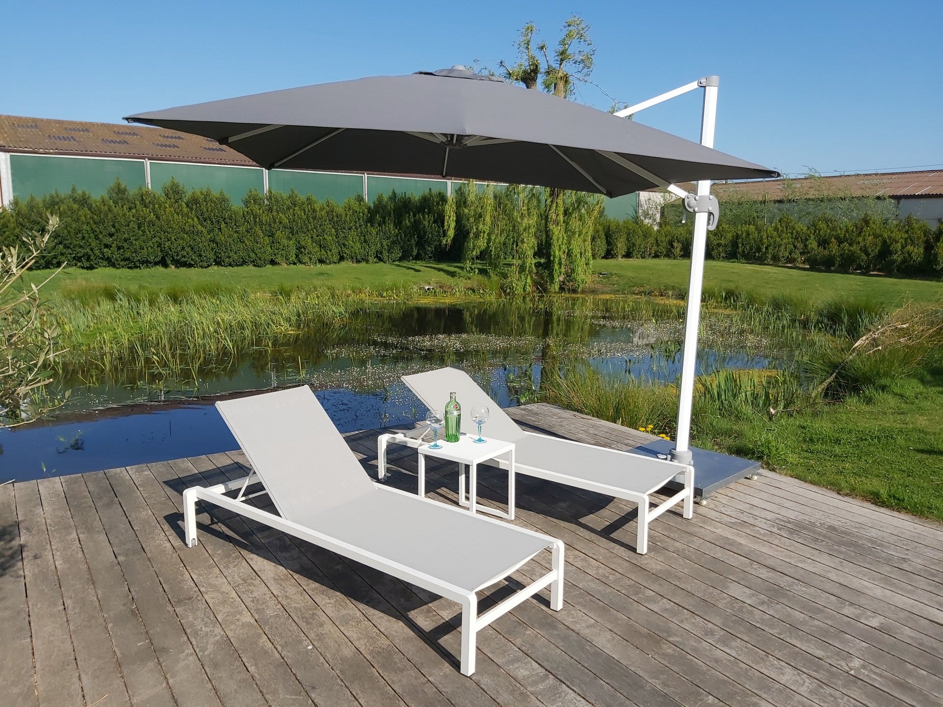 Zweefparasol Verona wit frame