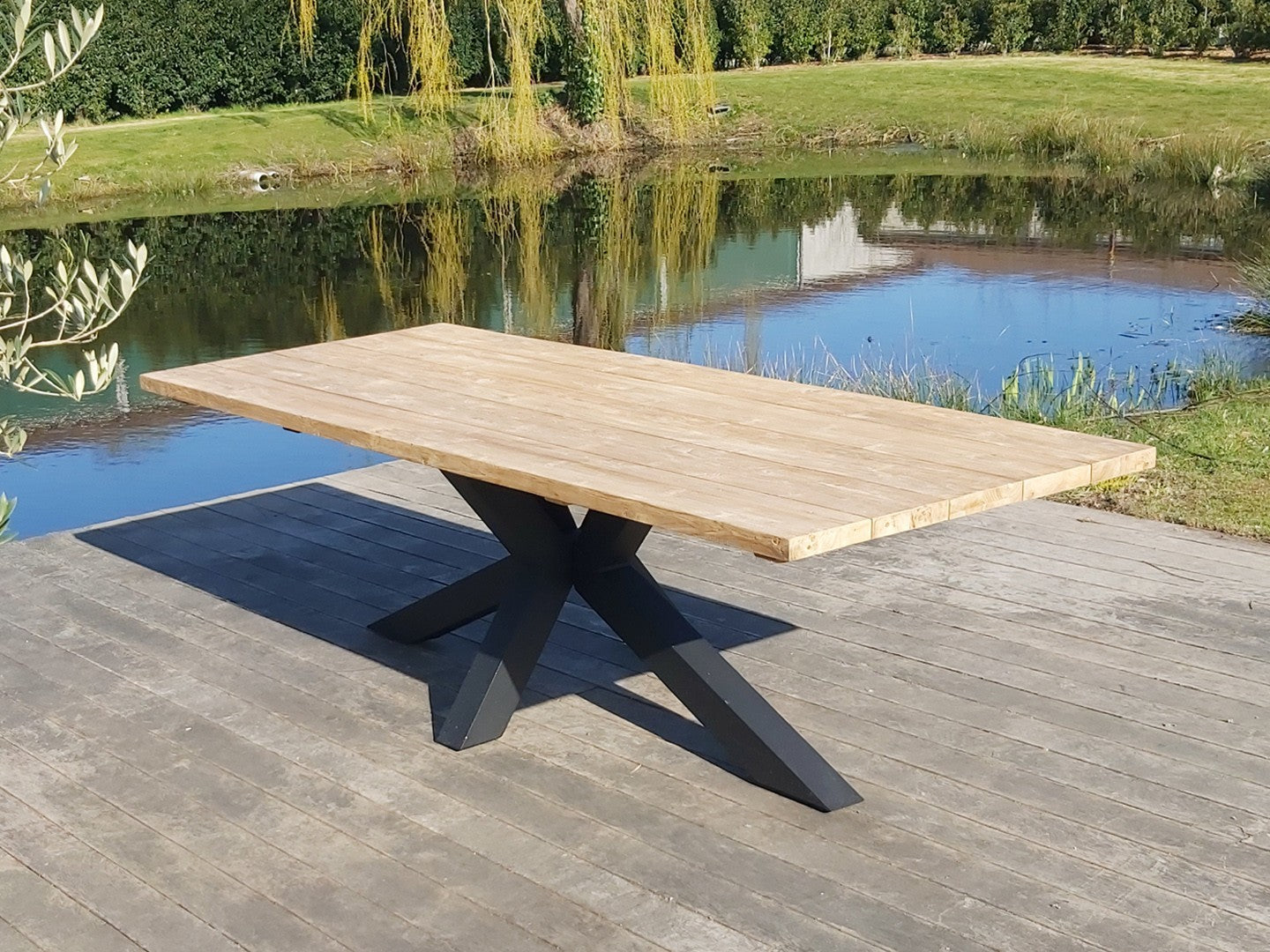 Buitentafel massief teakhout met spinpoot